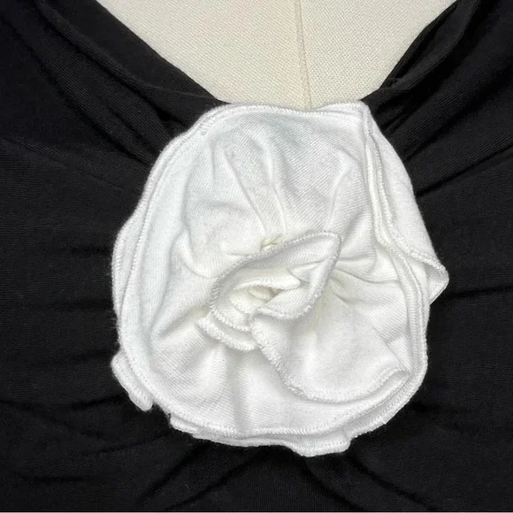 Bailey 44 NWT Black Crop Top with Cowl Neck and White Flower Embellishment Large - Picture 5 of 11